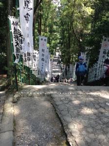 熊野本宮大社への下り階段